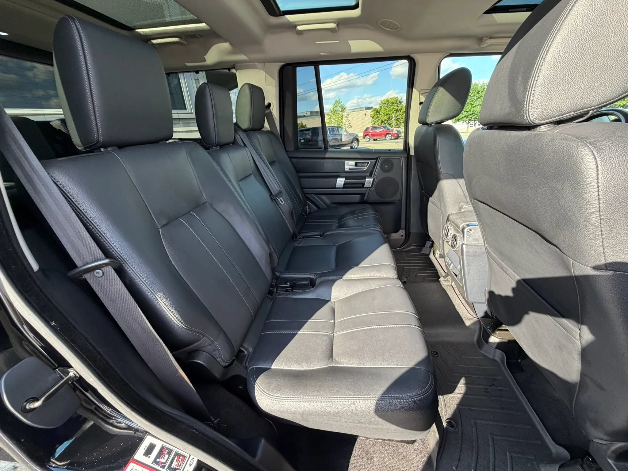 Used 2016 Land Rover LR4 HSE Silver Edition AWD/4WD image 42