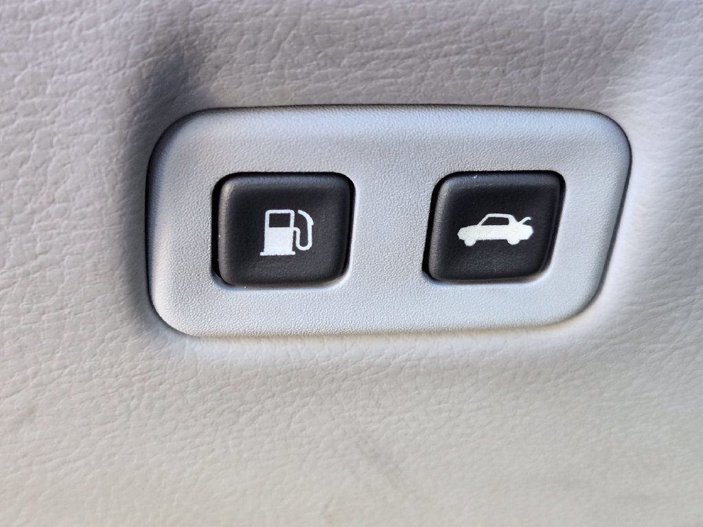 Used 2005 Chevrolet Corvette Coupe w/ Preferred Equipment Group RWD image 19