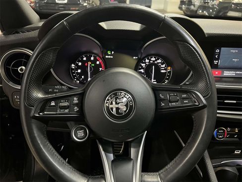 Used 2023 Alfa Romeo Stelvio Ti image 17