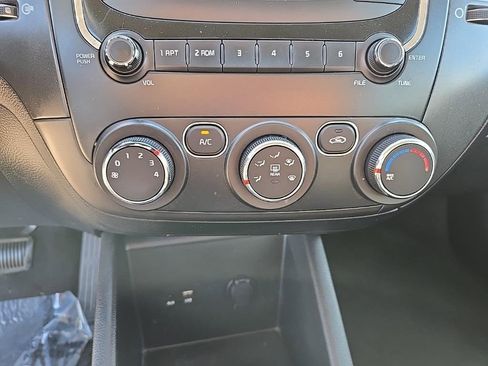 Used 2017 Kia Forte LX image 25