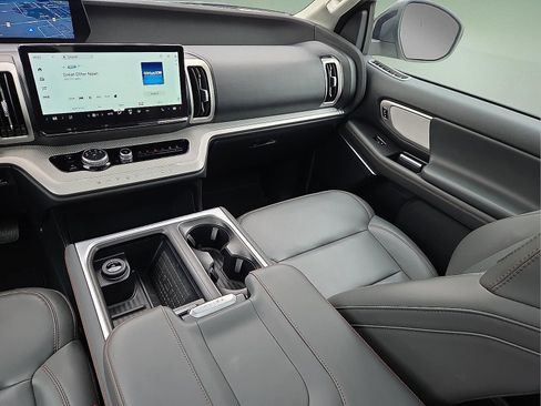 Certified 2025 Ford Expedition Max Active AWD/4WD image 13