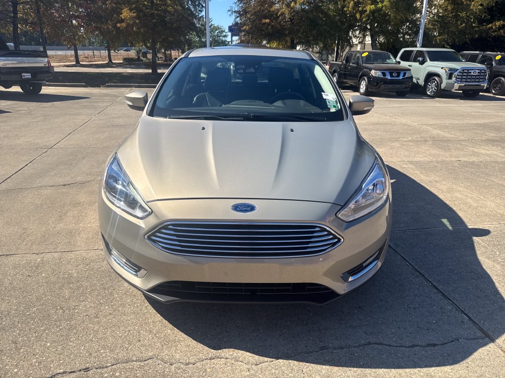 Used 2016 Ford Focus Titanium w/ Titanium Technology Package FWD image 4