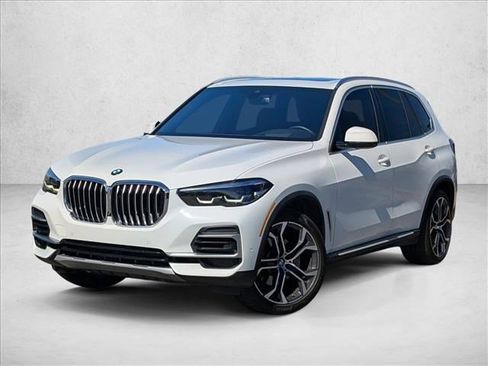 Certified 2022 BMW X5 sDrive40i w/ Premium Package image 1