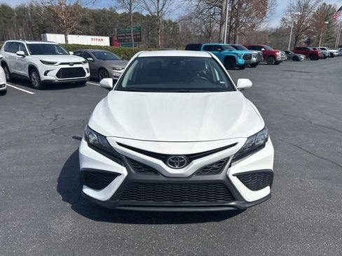 Used 2024 Toyota Camry SE image 2