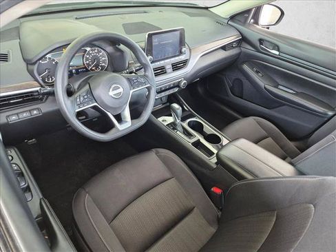 Used 2024 Nissan Altima 2.5 SV FWD image 10