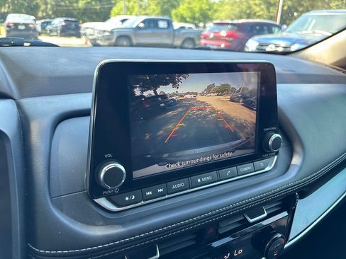 Used 2022 Nissan Rogue SV FWD image 16