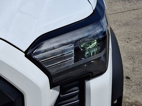 Used 2024 Toyota Tacoma TRD Off-Road image 9