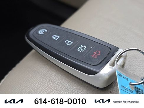 Used 2017 Ford Escape Titanium image 33