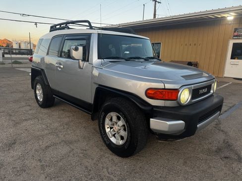 Used 2007 Toyota FJ Cruiser 4WD w/ Upgrade Pkg 2 image 1