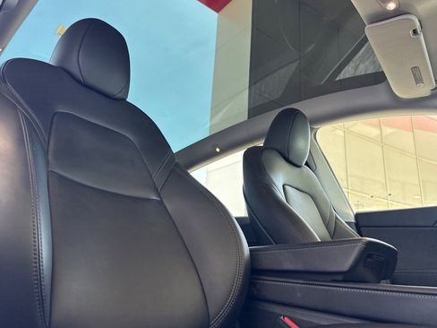 Used 2023 Tesla Model Y Long Range AWD/4WD image 28