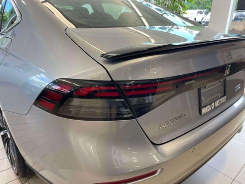 Used 2023 Honda Accord Touring image 8