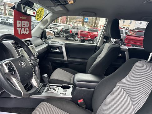 Used 2020 Toyota 4Runner SR5 image 33