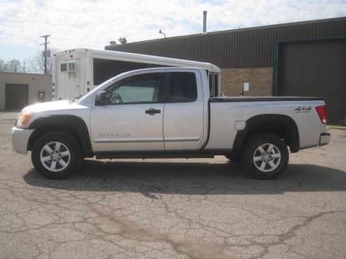 Used 2012 Nissan Titan SV AWD/4WD image 8