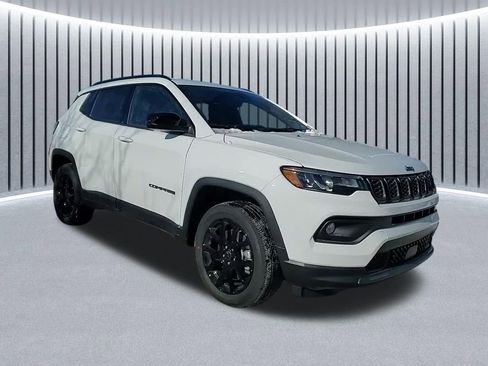 New 2026 Jeep Compass Latitude image 2