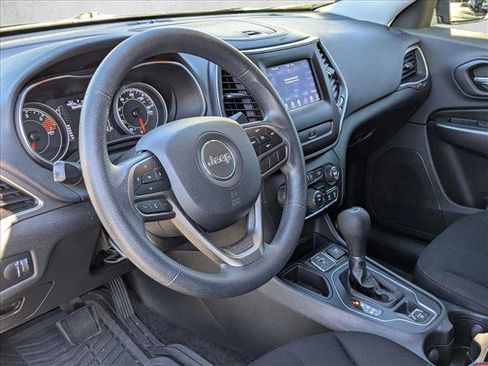 Used 2019 Jeep Cherokee Latitude w/ Popular Appearance Group image 11