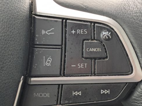 Used 2022 Toyota Sienna XLE FWD image 35