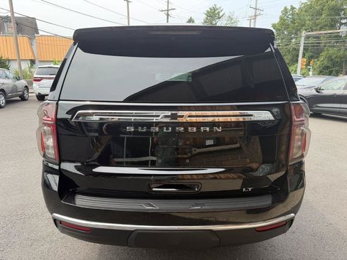 Used 2021 Chevrolet Suburban LT w/ Rear Media and Nav Package AWD/4WD image 4
