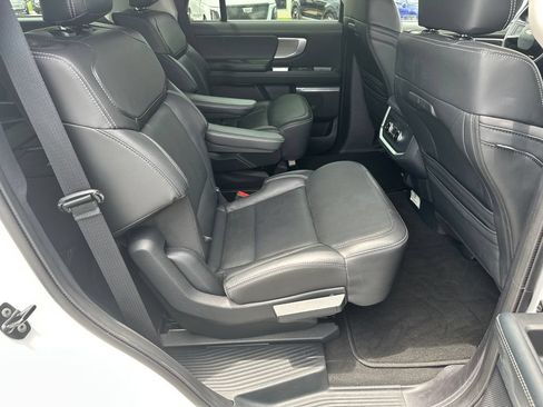 Used 2025 Ford Expedition Platinum AWD/4WD image 15