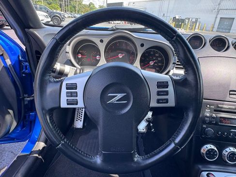Used 2007 Nissan 350Z Touring RWD image 7