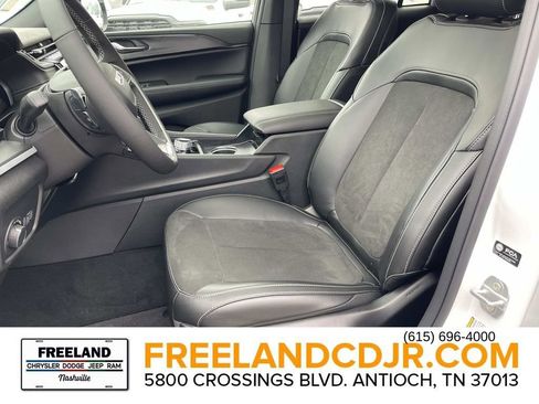 New 2025 Jeep Grand Cherokee Altitude w/ Trailer Tow Package AWD/4WD image 20