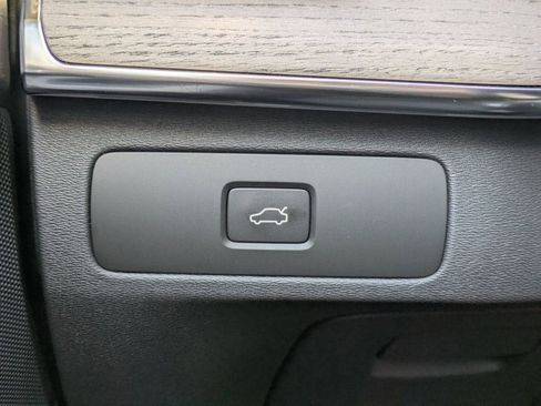 New 2026 Volvo XC90 B6 Plus w/ Protection Package Premier AWD/4WD image 35