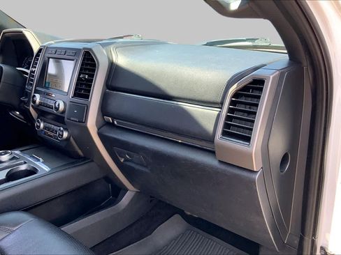 Used 2019 Ford Expedition XLT w/ Equipment Group 202A AWD/4WD image 19