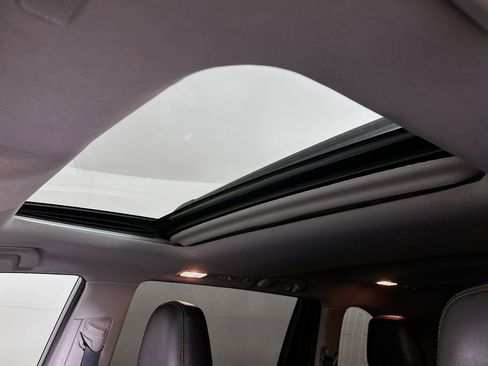 Used 2018 Toyota Highlander XLE image 25