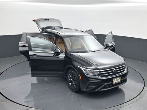 Used 2022 Volkswagen Tiguan SE image 29