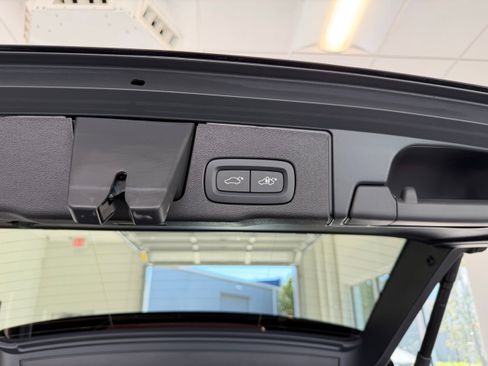 Certified 2025 Volvo XC60 B5 Core AWD/4WD image 26