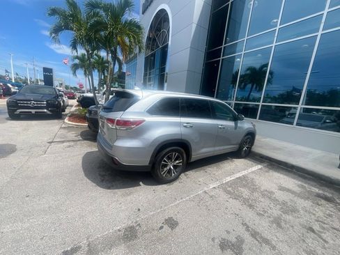 Used 2016 Toyota Highlander XLE FWD image 11