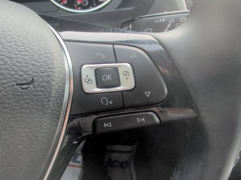 Used 2018 Volkswagen Tiguan SE w/ Panoramic Sunroof Package image 18