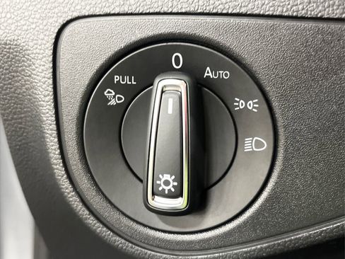 Used 2022 Volkswagen Atlas Cross Sport SE image 27