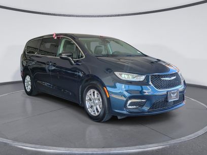 Used 2024 Chrysler Pacifica Touring-L