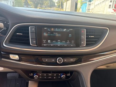 Used 2018 Buick Enclave Premium w/ Experience Buick Package FWD image 15