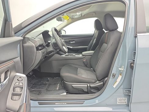 Used 2025 Nissan Sentra SR FWD image 13