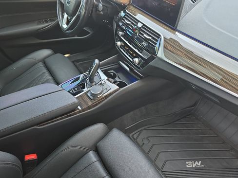 Used 2021 BMW 530i xDrive w/ Convenience Package AWD/4WD image 15