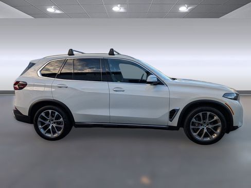 Used 2024 BMW X5 xDrive40i w/ Parking Assistance Package image 8