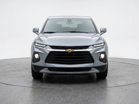 Used 2025 Chevrolet Blazer LT FWD image 2