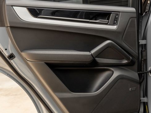 Certified 2024 Porsche Cayenne AWD/4WD image 34