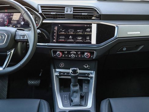 New 2025 Audi Q3 2.0T Premium image 13