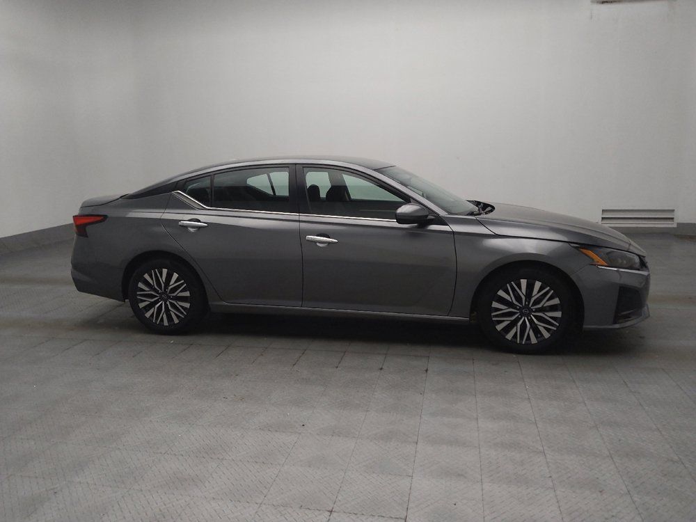 Used 2023 Nissan Altima 2.5 SV FWD image 11