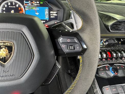 Used 2018 Lamborghini Huracan Performante image 16