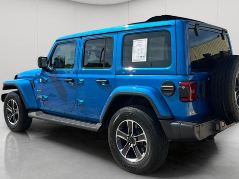 Used 2023 Jeep Wrangler Unlimited Sahara w/ LED Lighting Group AWD/4WD image 8