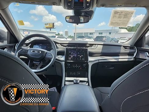 Certified 2023 Jeep Grand Cherokee Laredo image 3