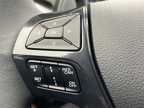 Used 2018 Ford Explorer XLT w/ Equipment Group 202A image 32