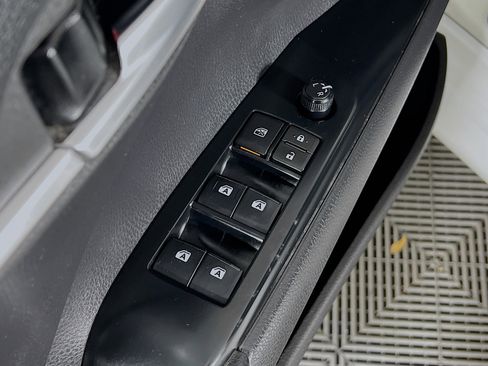 Used 2020 Toyota Camry LE image 18