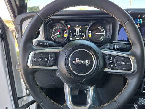 Used 2024 Jeep Wrangler Unlimited Sahara AWD/4WD image 22