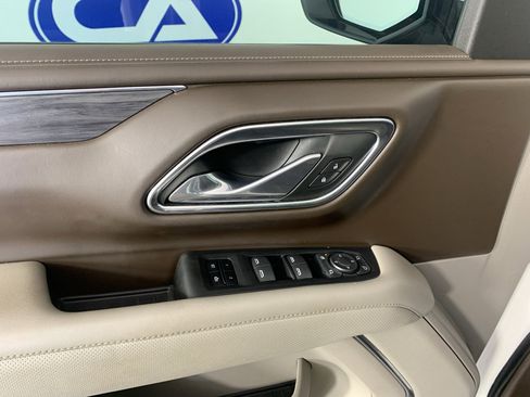 Used 2021 GMC Yukon SLT w/ SLT Premium Package image 15