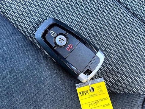 Used 2019 Ford Explorer XLT image 35