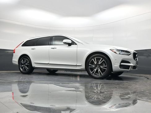 Used 2018 Volvo V90 T6 Cross Country w/ Convenience Package AWD/4WD image 28